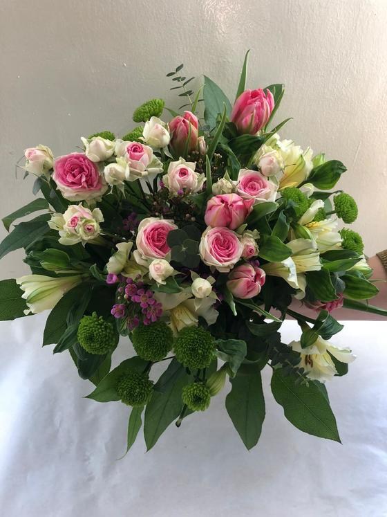 Saisonaler Strauß rosa