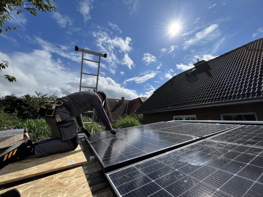 Blackout-Absicherung/ Strom-Speicher Flachdach Einfamilienhaus: ca.